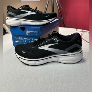 Women’s Brooks Ghost 15 Shoes. New Never Worn
